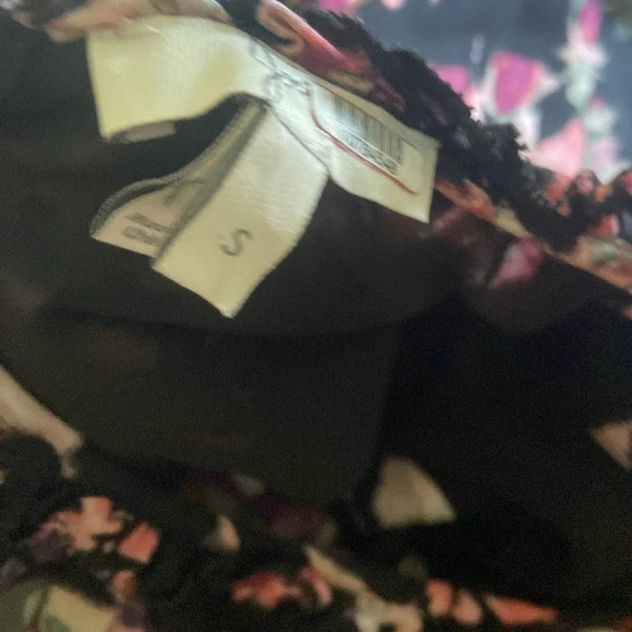 Joie 100% Silk Floral Print Blouse in Black Pink and Cream Sz S Ruffle Trim - Picture 5 of 6